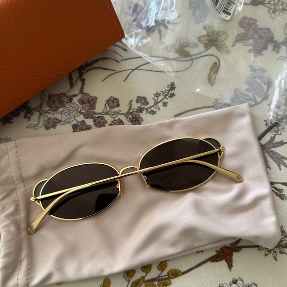 ✨ Tory Burch Runway 23’ Cat-eye Sunglasses ✨ - Picture 5 of 7